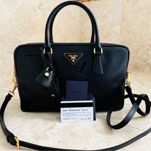 SAFFIANO TRAVEL- Nero with gold hardware amazing condition